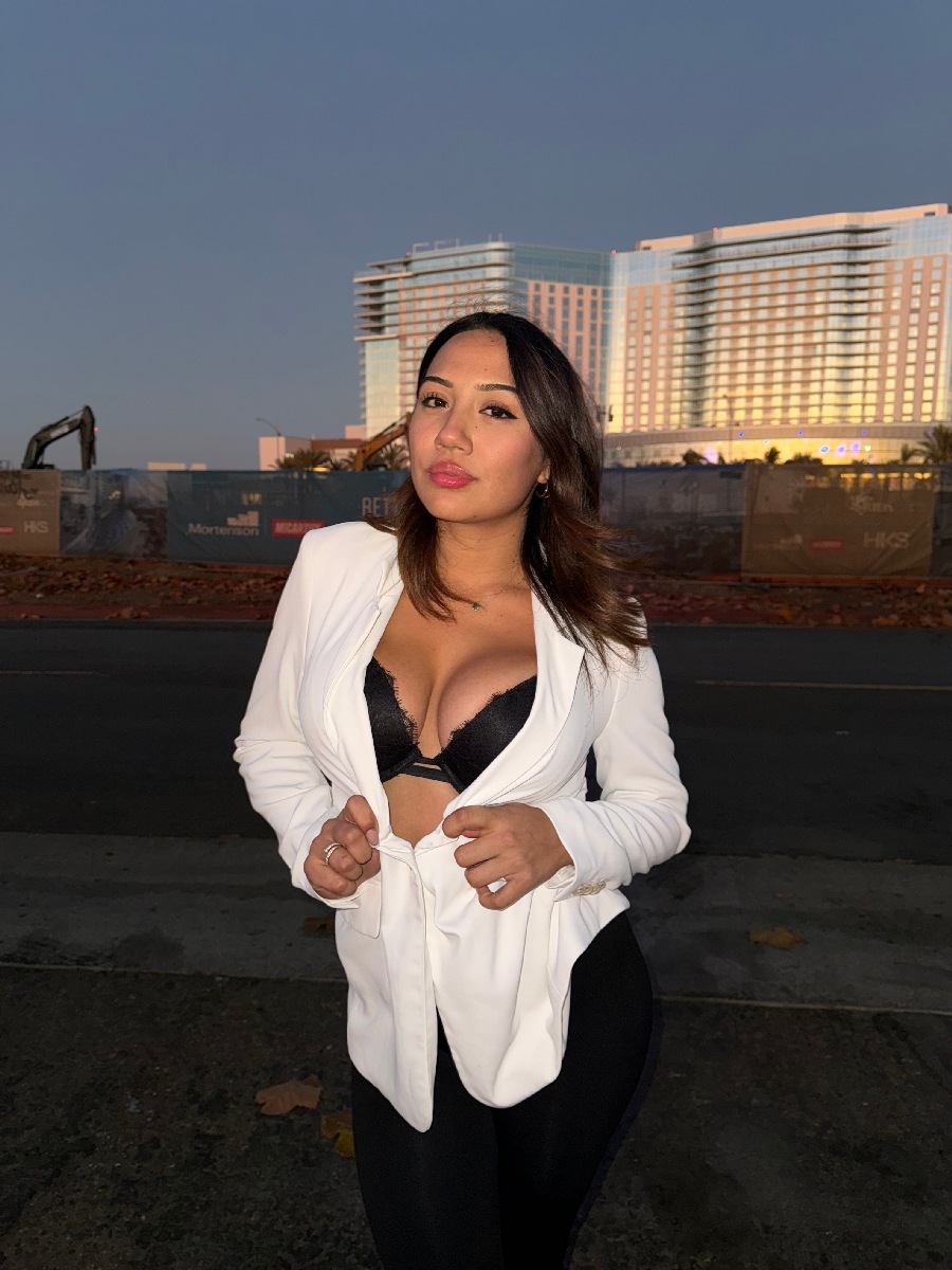 Take a pause and enjoy Ali Cruz — streaming from Lucknow