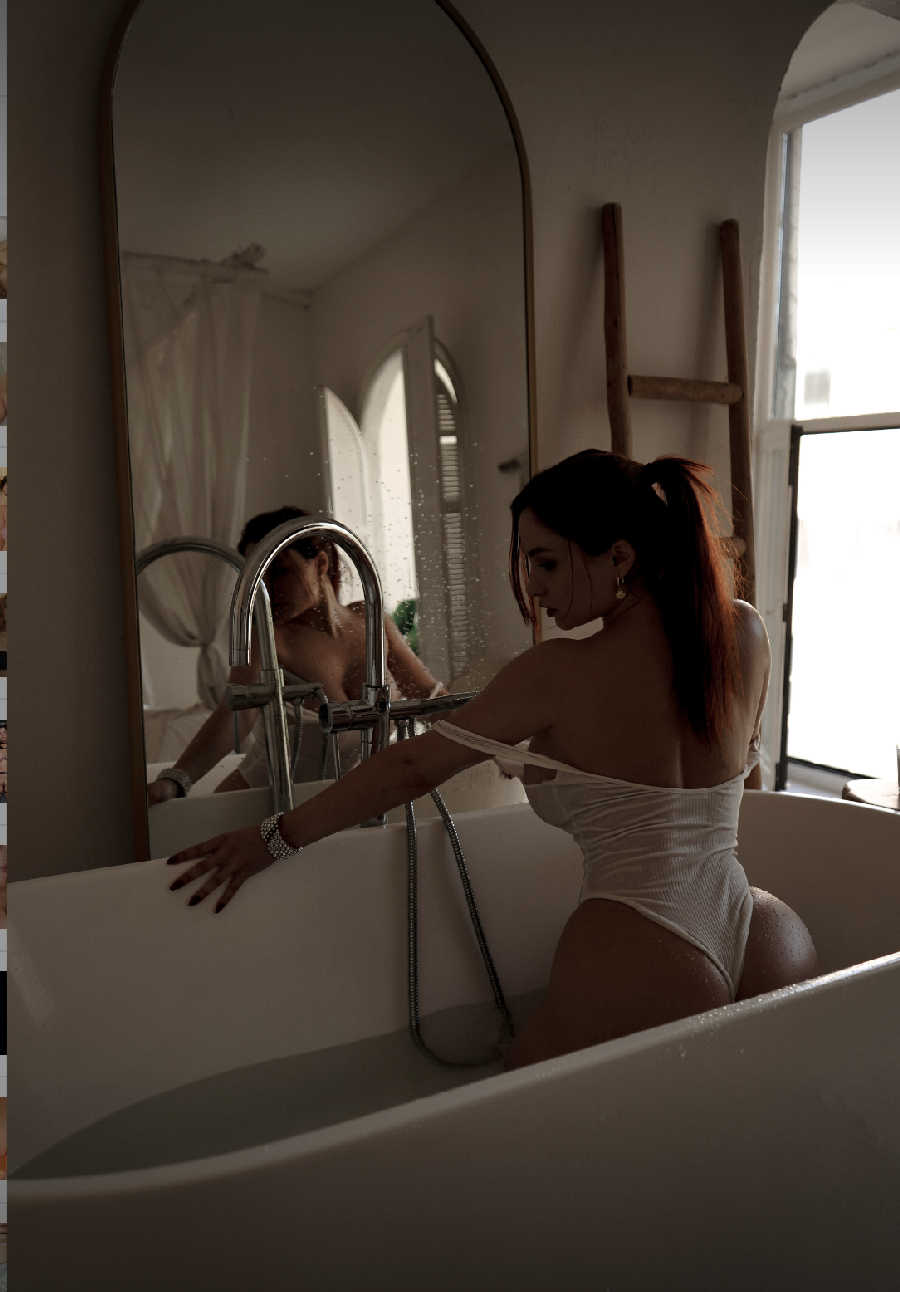 A playful frame from Miranda Faith nude — online in Lucknow